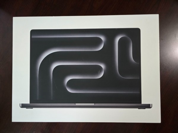 MacBook box-Front.jpg