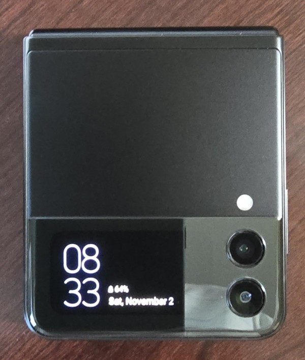 Galaxy Z Flip3 (Front).jpg