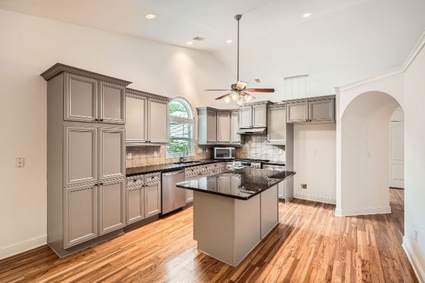 1873 Jameson Cir NE Lot 2 - Web Quality - 011 - 17 Kitchen.jpg