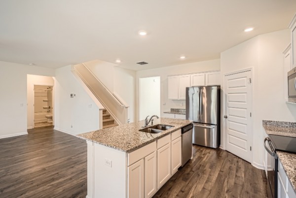 1936 Waycross Lane - Print Quality - 013 - 17 Kitchen.jpg