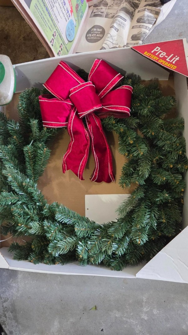 Prelit Christmas Wreath.jpg