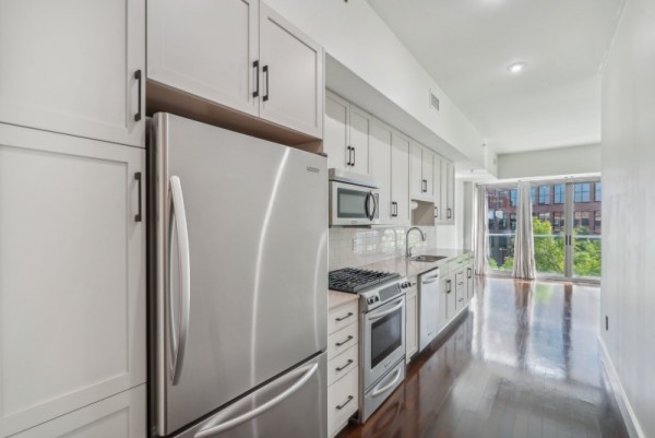 13-web-or-mls-Howell Mill Rd 307-2204-013.jpg