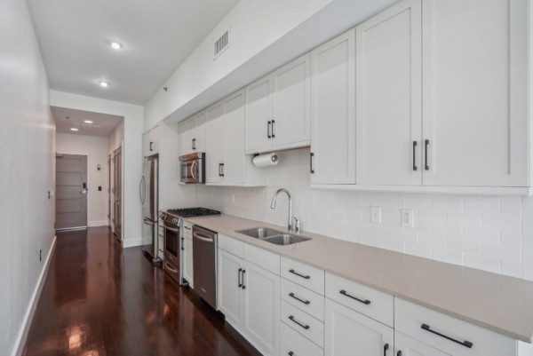 14-web-or-mls-Howell Mill Rd 307-2204-014.jpg