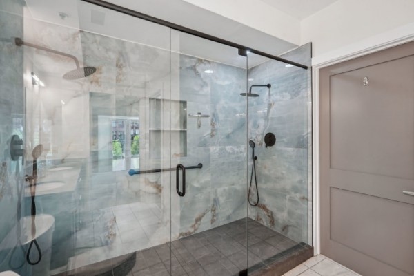 22-web-or-mls-Howell Mill Rd 307-2204-022.jpg