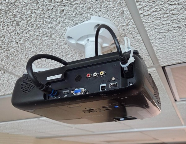 Projector 3.jpg