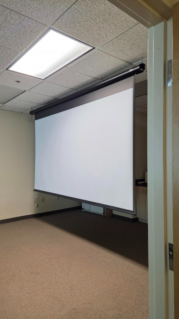 Projector Screen 1.jpg