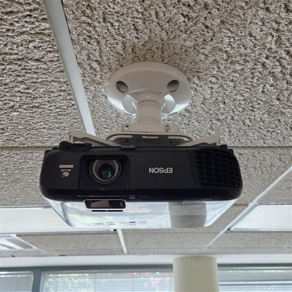Projector 1.jpg