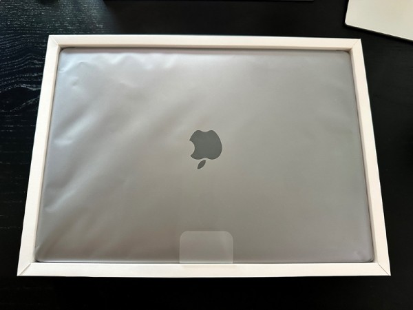 01-3. macbook pro.jpg
