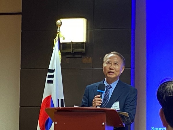 장홍범 개회사 모습.jpeg