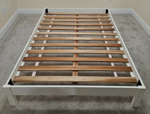 한국식 퀸싸이즈 침대 조립.jpg