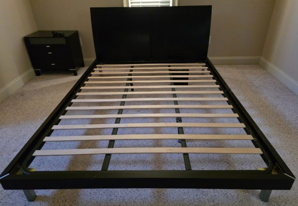 퀸사이즈프레임과 메트리스.jpg