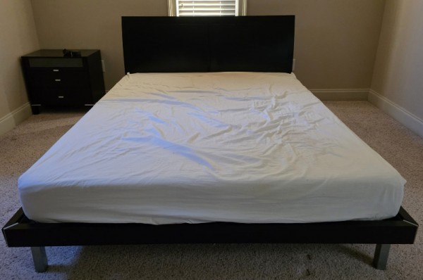 퀸사이즈프레임과 메트리스1.jpg