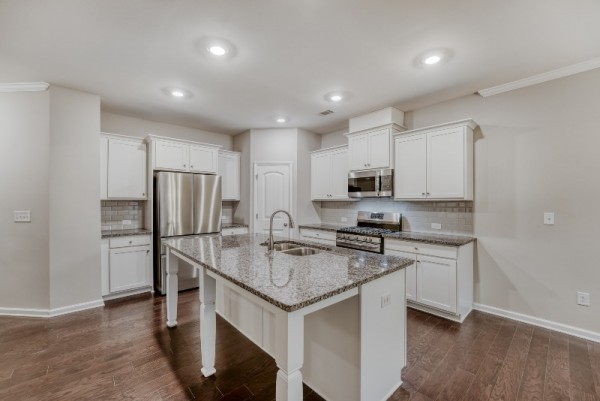 1326 Lanier Vista Drive - Print Quality - 014 - 14 Kitchen.jpg