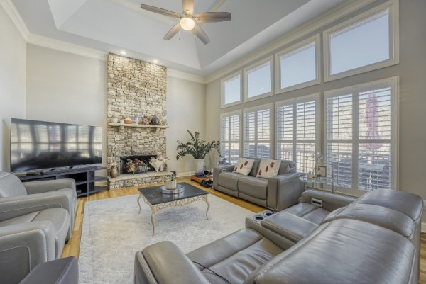 2285 Wildwood Lake Drive - Print Quality - 005 - 05 Living Room.jpg