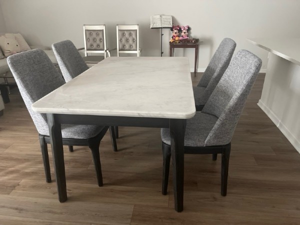 대리석 식탁 및 의자.jpg