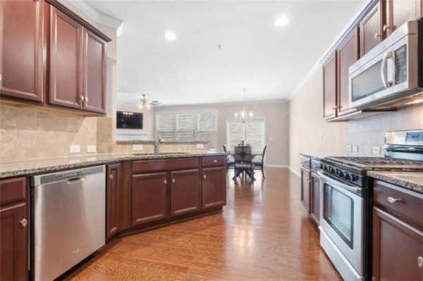 af18b6b23e31f6fc8a79b35c7c82f71bl-m1356208548rd-w2048_h1536 Medium.jpeg