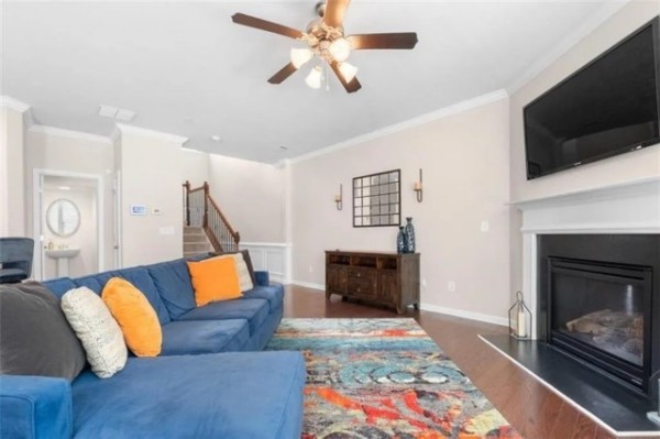 af18b6b23e31f6fc8a79b35c7c82f71bl-m1682323822rd-w2048_h1536 Medium.jpeg