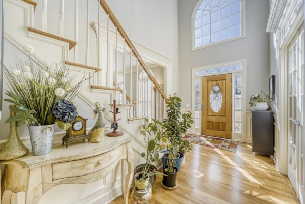 2285 Wildwood Lake Drive - Print Quality - 004 - 04 Foyer.jpg