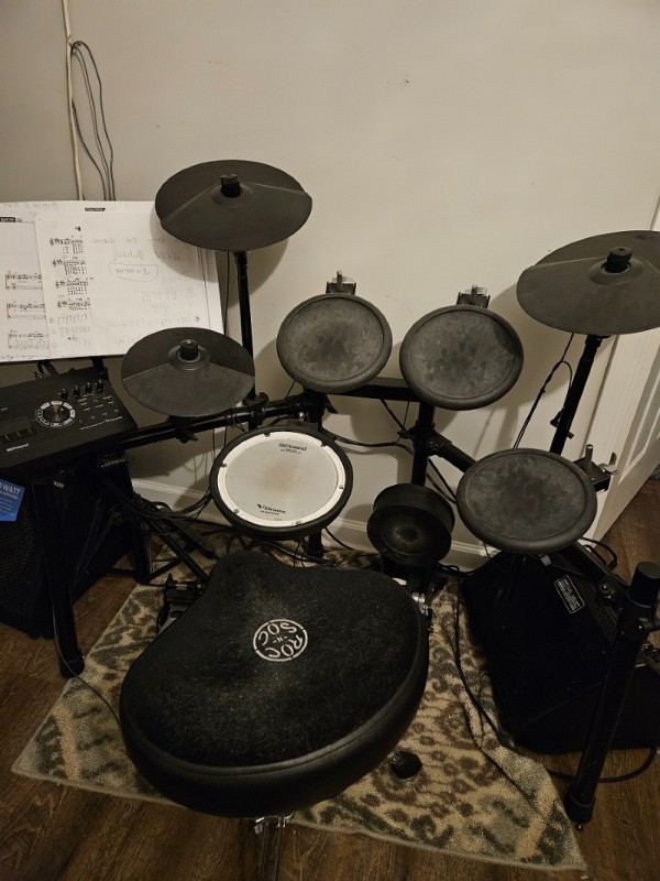 Roland Drum Set 400.jpg