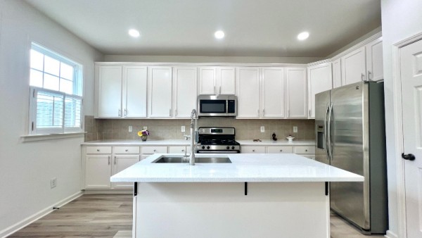 6. Kitchen.jpg