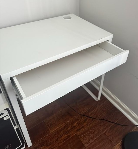 pc desk1.jpg
