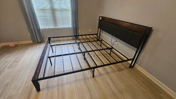 bed frame king.jpg