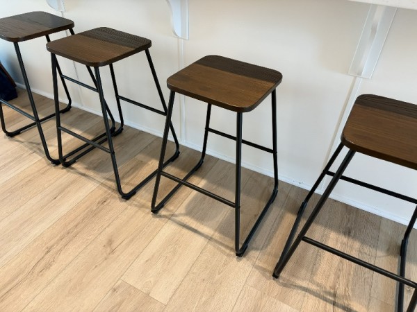 stool1.jpg