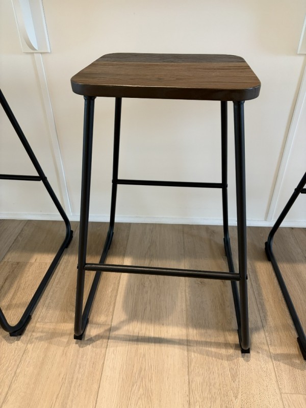 stool2.jpg