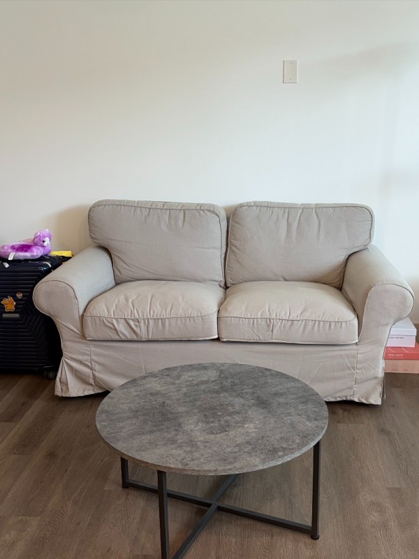 UPPLAND loveseat.jpg